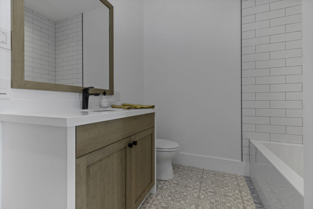 How to Make a Small Bathroom Look Bigger